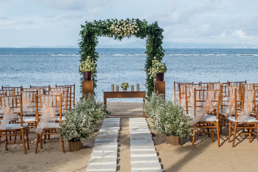 Ślub i wesele na plaży - jak je zorganizować?
