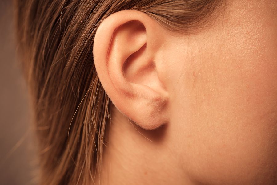 Zabieg zmniejszenia płatków uszu - korzyści, przebieg, efekty